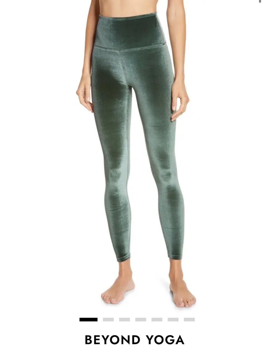 Beyond Yoga Velvet High-Rise Leggings in Forest Green